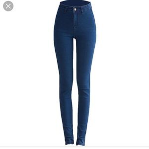 High waisted dark blue jeans